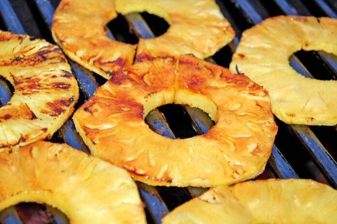 ananas grigliato al barbecue