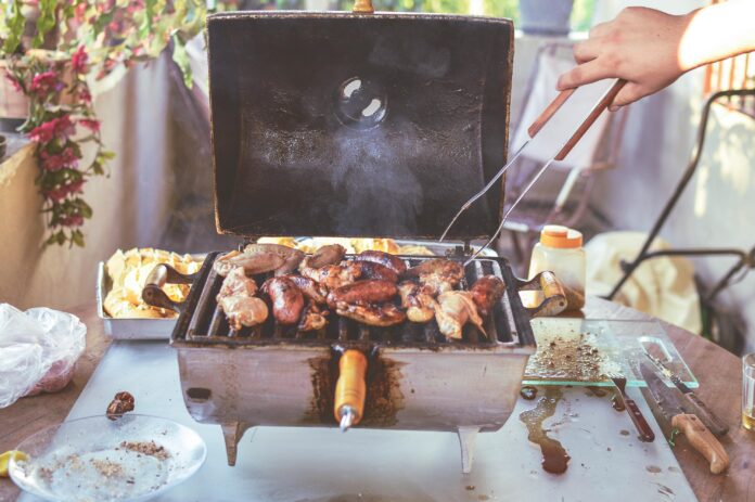 Barbecue in condominio o balcone